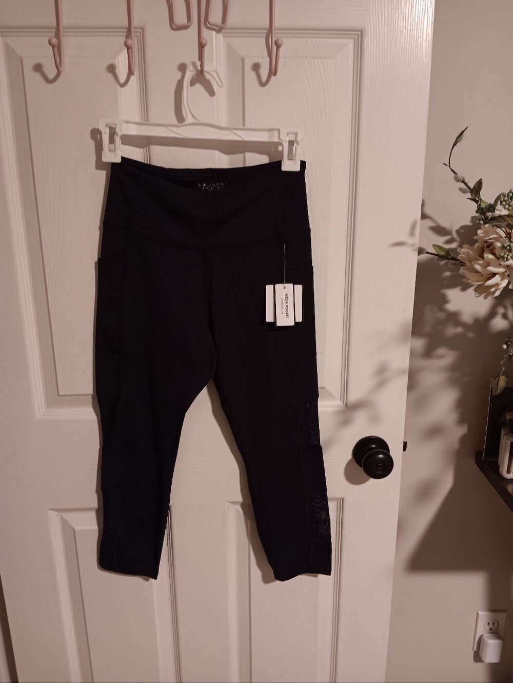Laundry Black Capris Athletic Leggings. S